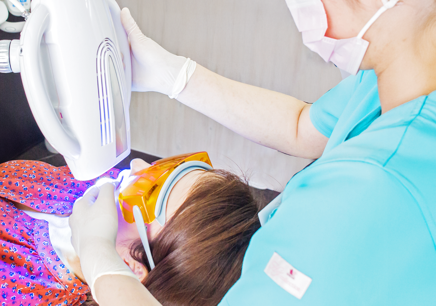 K.FUKUDA DENTAL CLINIC オフィスホワイトニングの様子